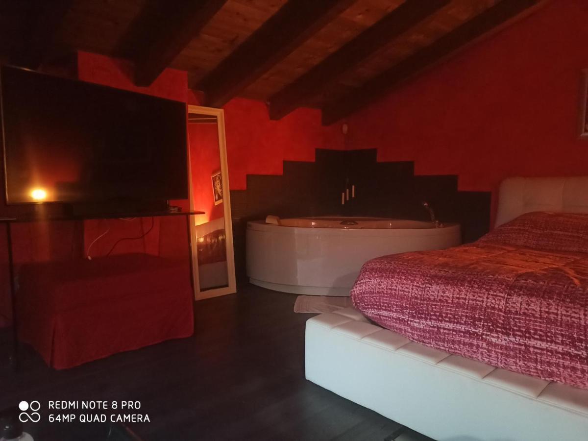 Casa Vacanze Soleluna Монтік'ярі Екстер'єр фото